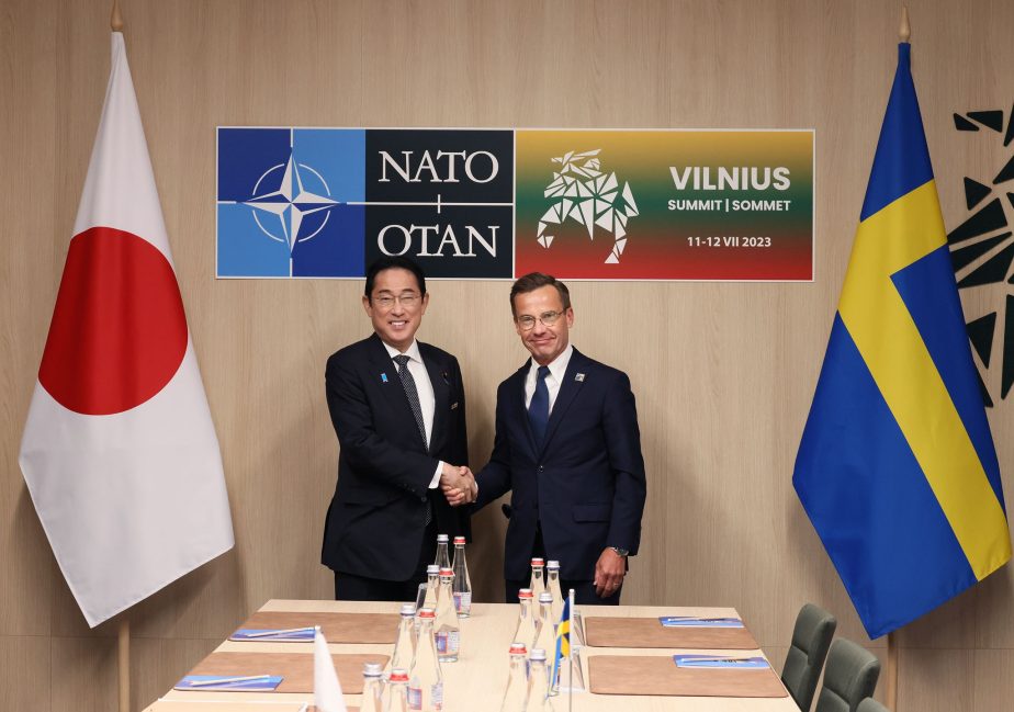 JAPAN FORGES CLOSER TIES TO NATO